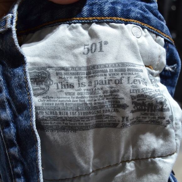 Levi's 501 Distressed Woman's High Waisted Shorty Jean Shorts Size 24 - Picture 14 of 14